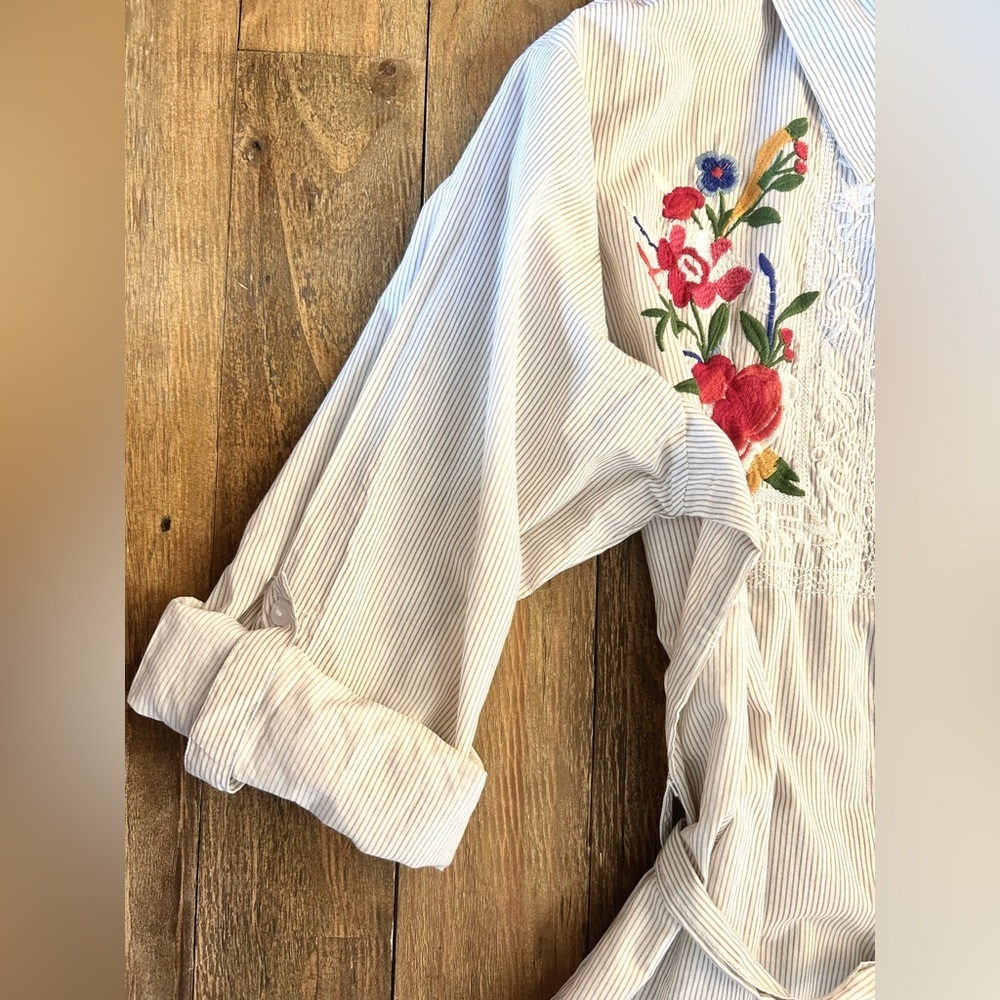 CC Chic Connection White/gray striped Shirt Belted Dress with Floral embroidery - Picture 11 of 13